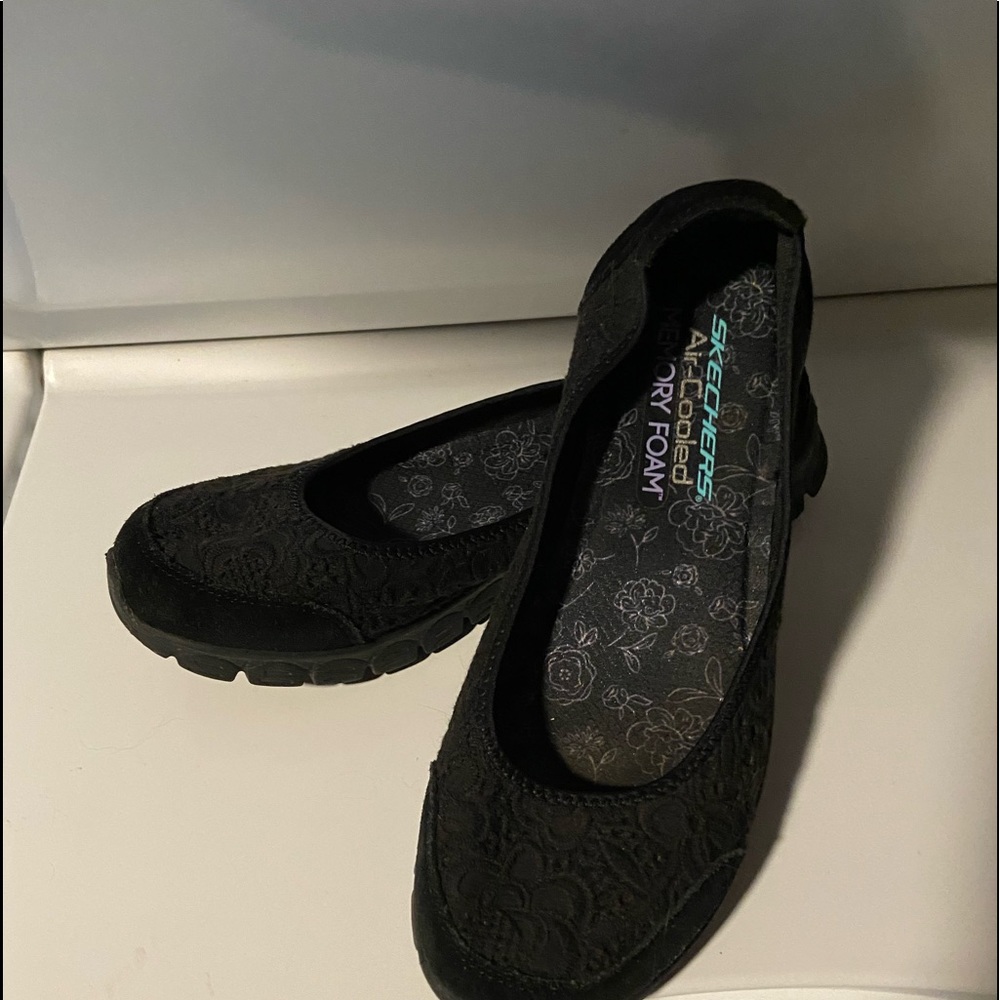 Skechers Black with Lace memory foam Pumps -Size 8